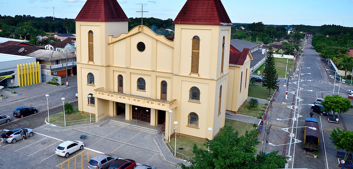 Vista da igreja de Araquari